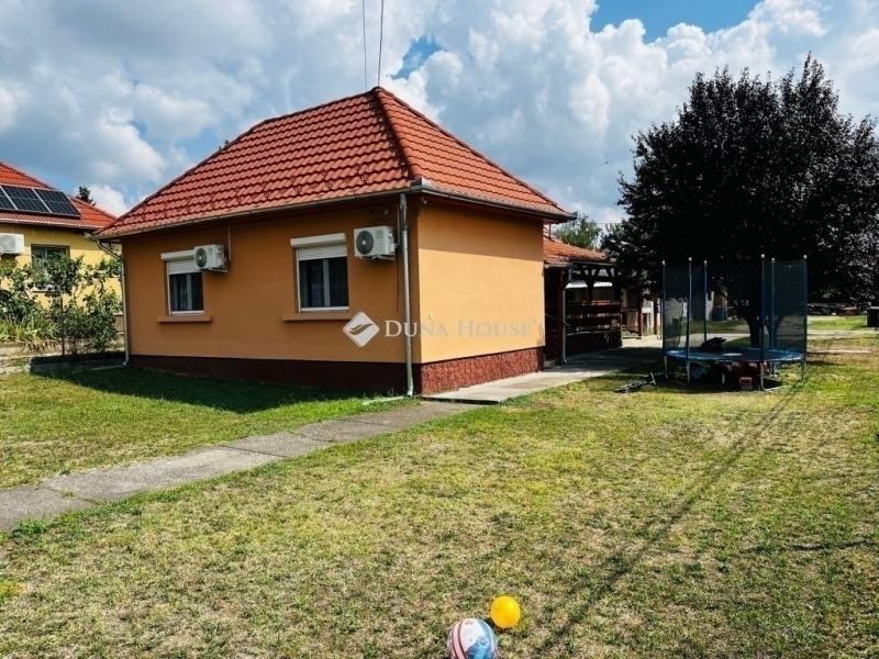 Eladó családi ház