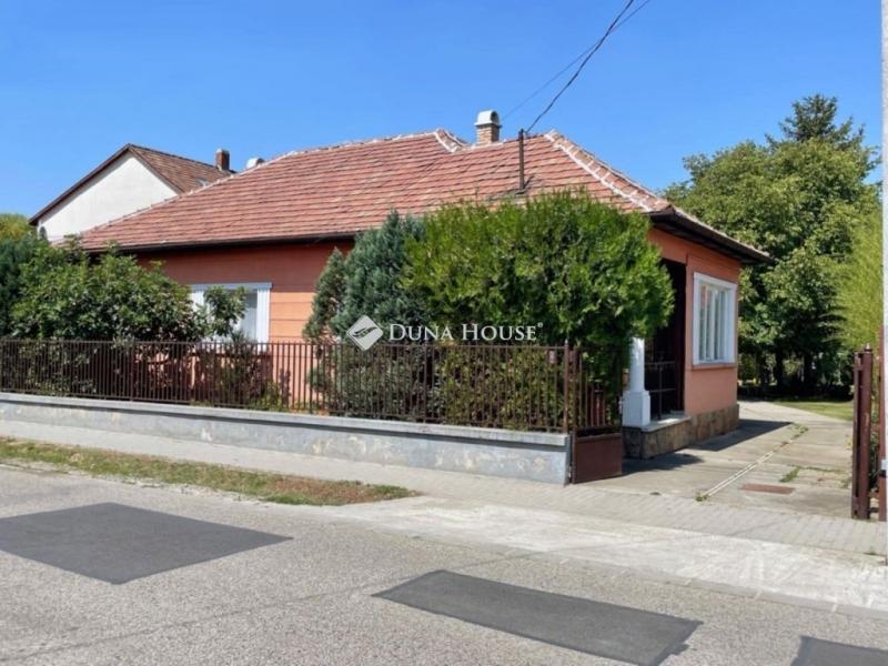 Eladó családi ház Vecsés