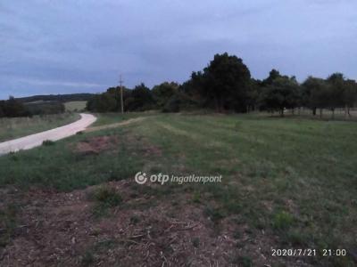 Eladó lakóövezeti telek Hárskút