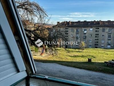 Eladó lakás Komló