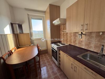 Eladó lakás Komló