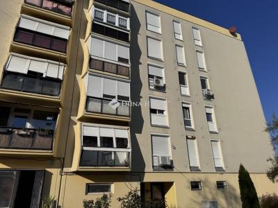 Eladó lakás Komló