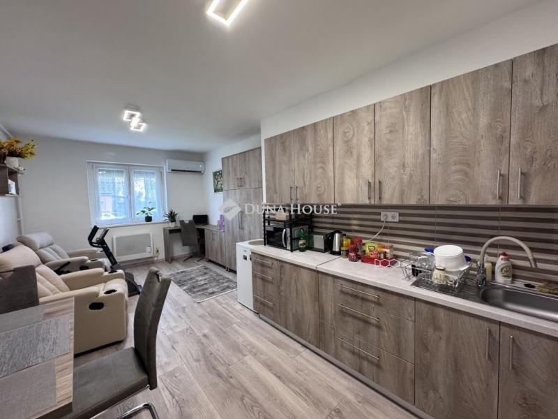 Eladó lakás Komló