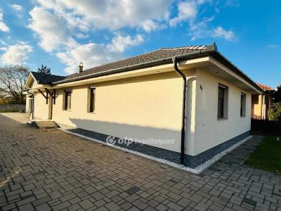 Eladó családi ház Hajdúsámson