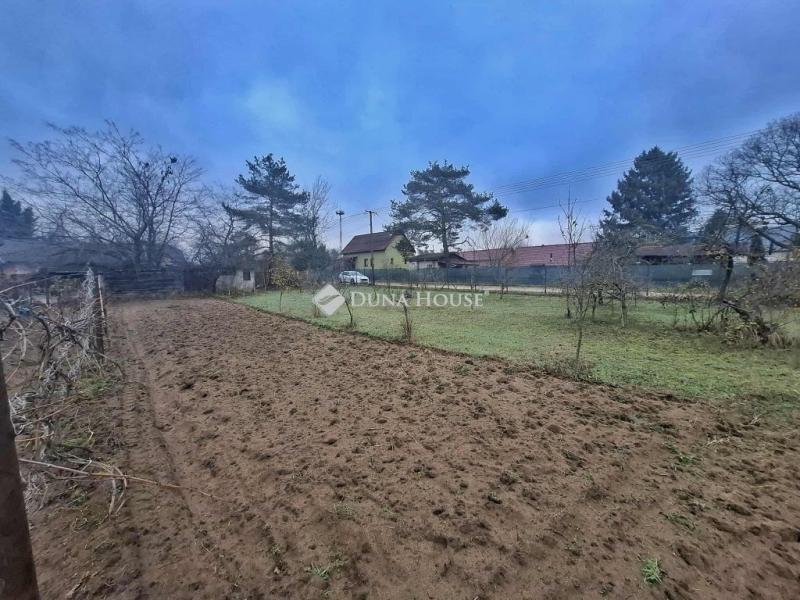 Eladó lakóövezeti telek Fót