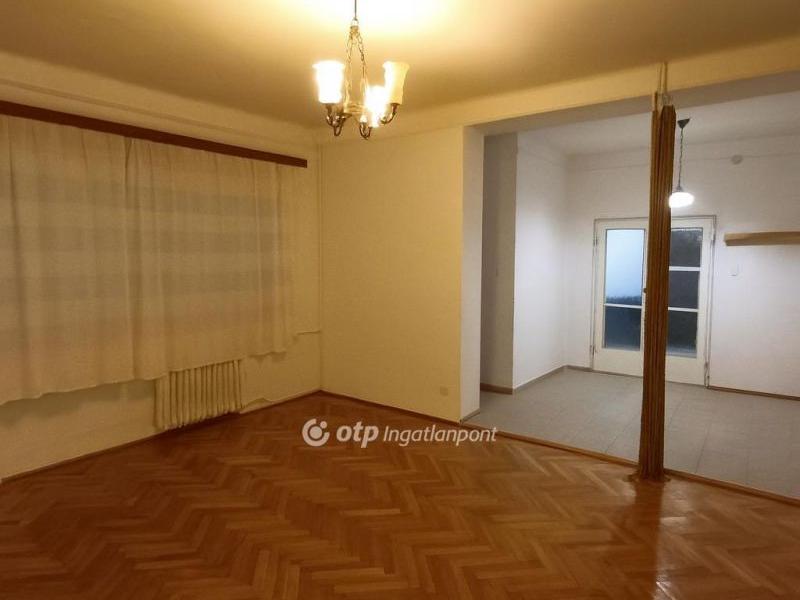 Eladó lakás Solymár