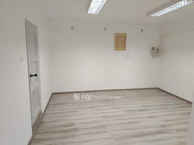 Eladó utcai bejáratú üzlethelység Budapest