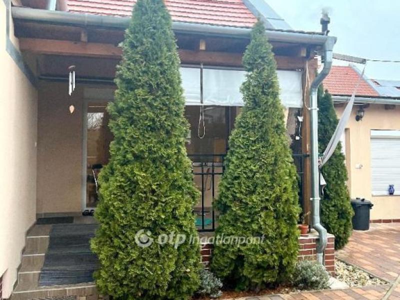 Kiadó családi ház Pécs