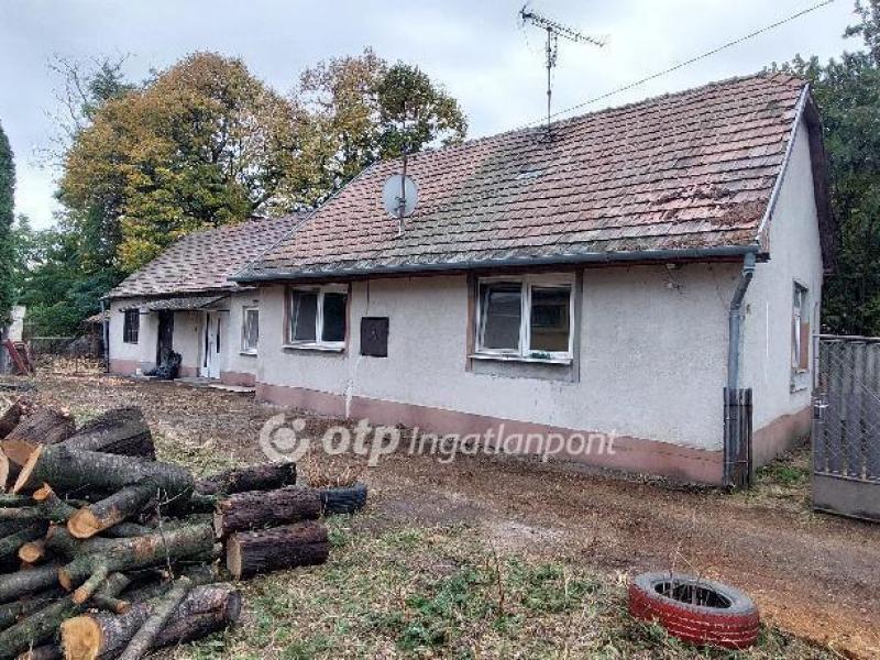 Eladó családi ház Pusztaszabolcs