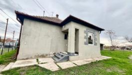 Eladó családi ház Újszász