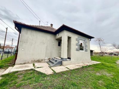 Eladó családi ház Újszász