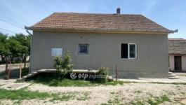 Eladó családi ház Újszász