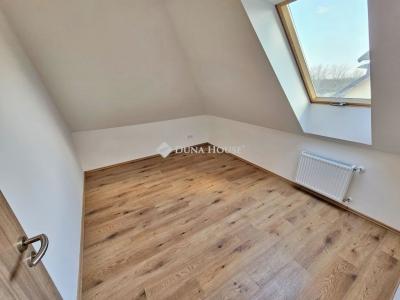 Eladó lakás Üllő