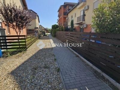 Eladó lakás Üllő