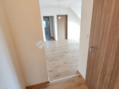 Eladó lakás Üllő