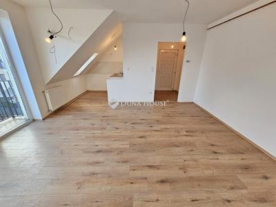 Eladó lakás Üllő