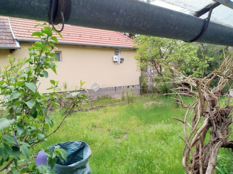 Eladó családi ház Pócsmegyer