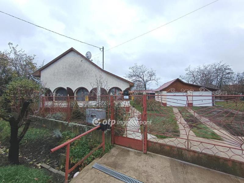 Eladó családi ház Tiszaszentimre