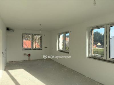 Eladó lakás Balatonkenese Balatonakarattya
