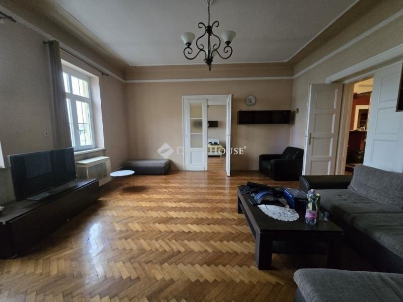 Eladó lakás Pécs