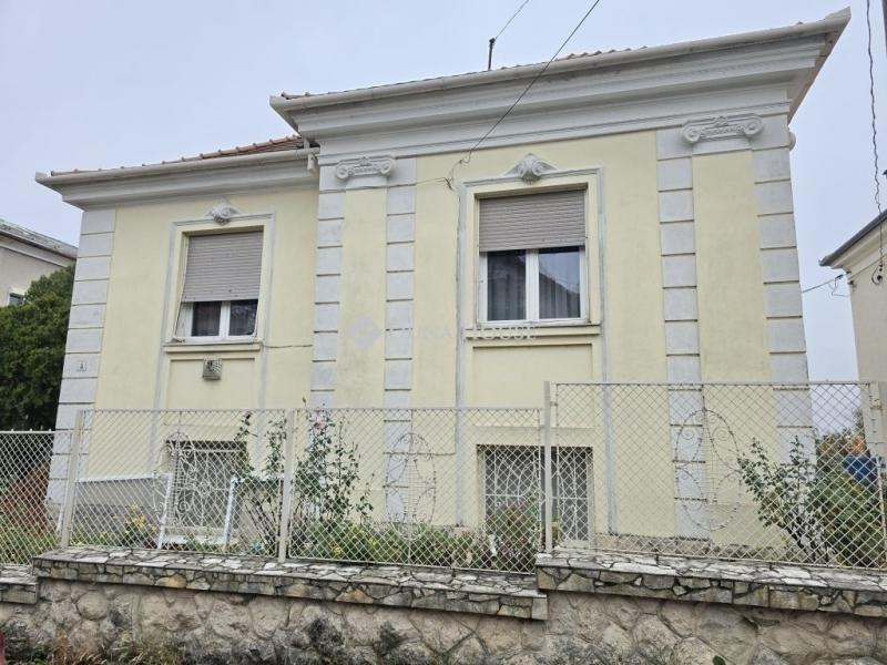 Eladó családi ház Pécs