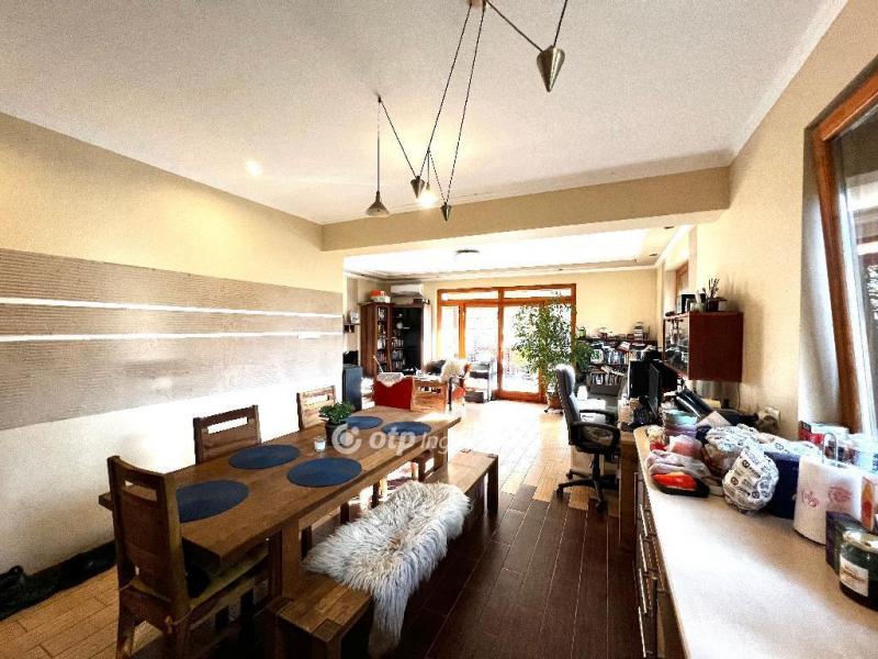 Eladó családi ház Enese