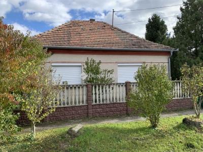 Eladó családi ház Abda