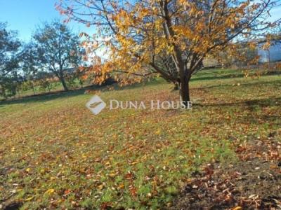Eladó lakóövezeti telek Pér