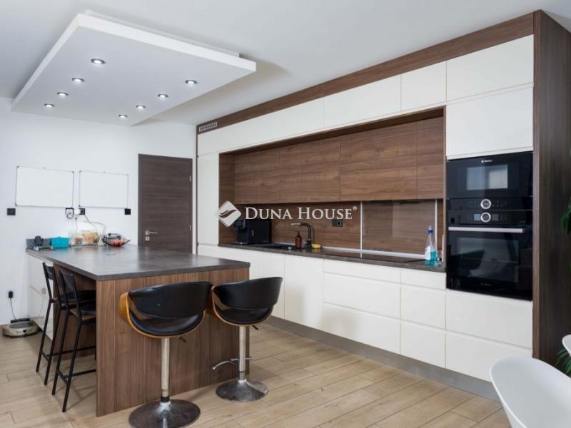 Eladó lakás Győrújfalu