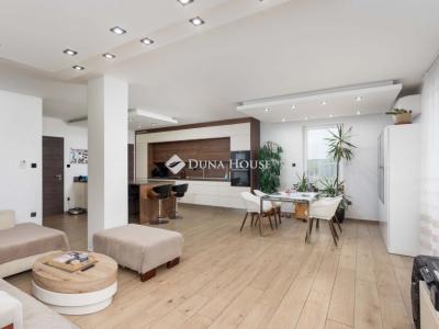 Eladó lakás Győrújfalu