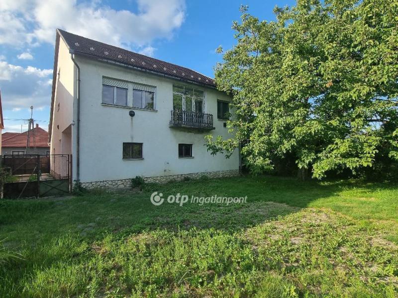 Eladó családi ház Pápa