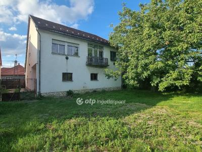 Eladó családi ház Pápa