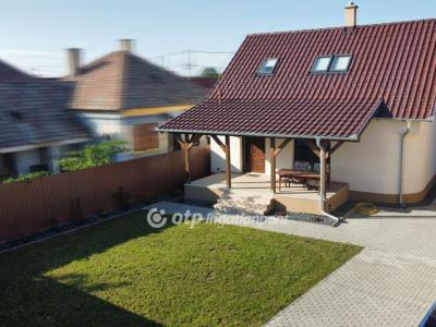 Eladó családi ház Béb