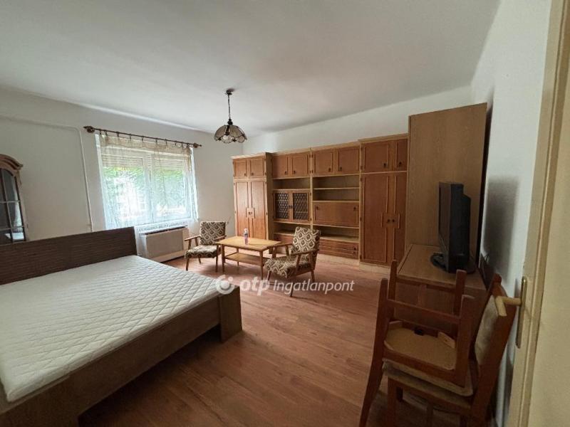 Eladó családi ház Pápa