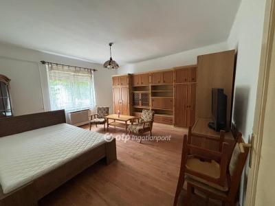 Eladó családi ház Pápa