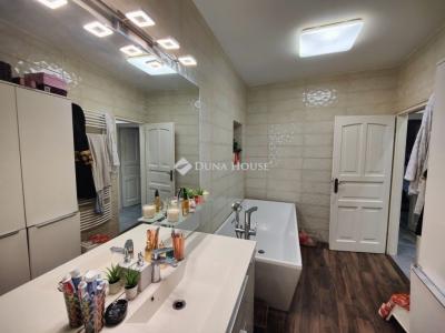 Eladó családi ház Budapest