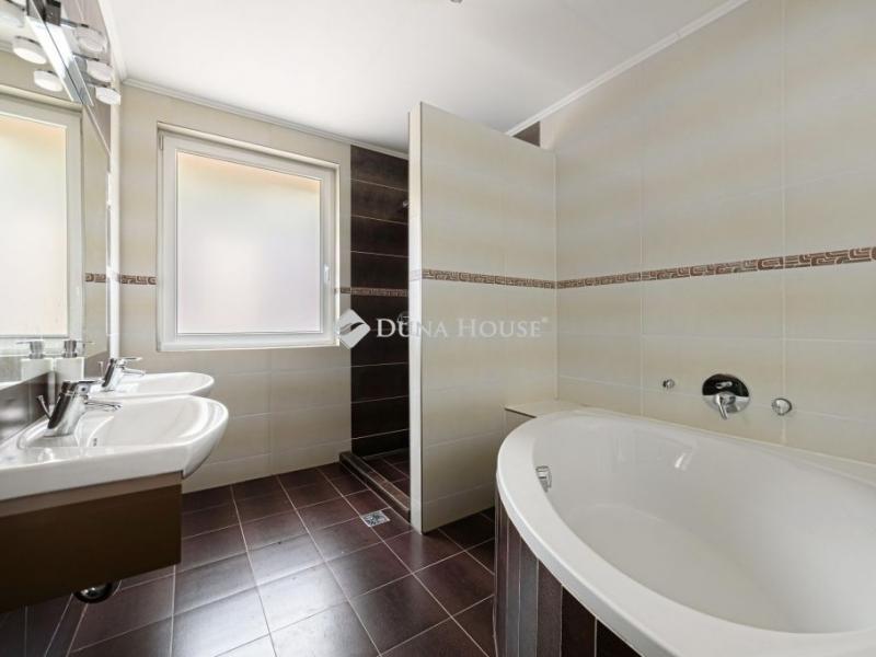 Eladó családi ház Budapest