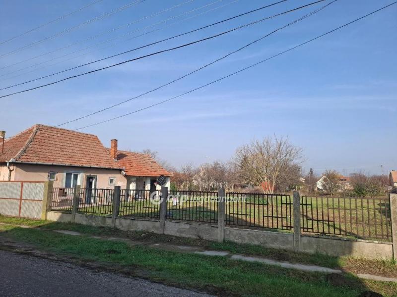 Eladó családi ház Biharkeresztes