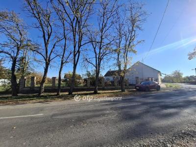 Eladó családi ház Hencida