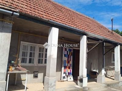 Eladó családi ház Úri