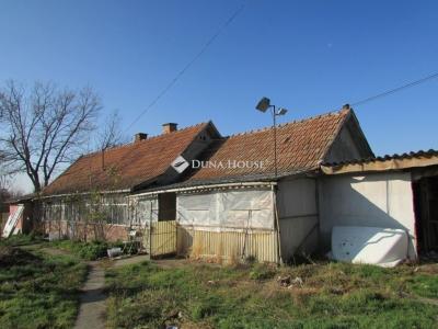 Eladó családi ház Szentmártonkáta