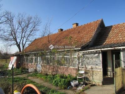Eladó családi ház Szentmártonkáta