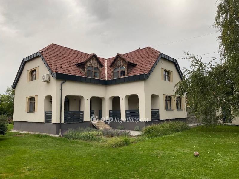 Eladó családi ház Eger