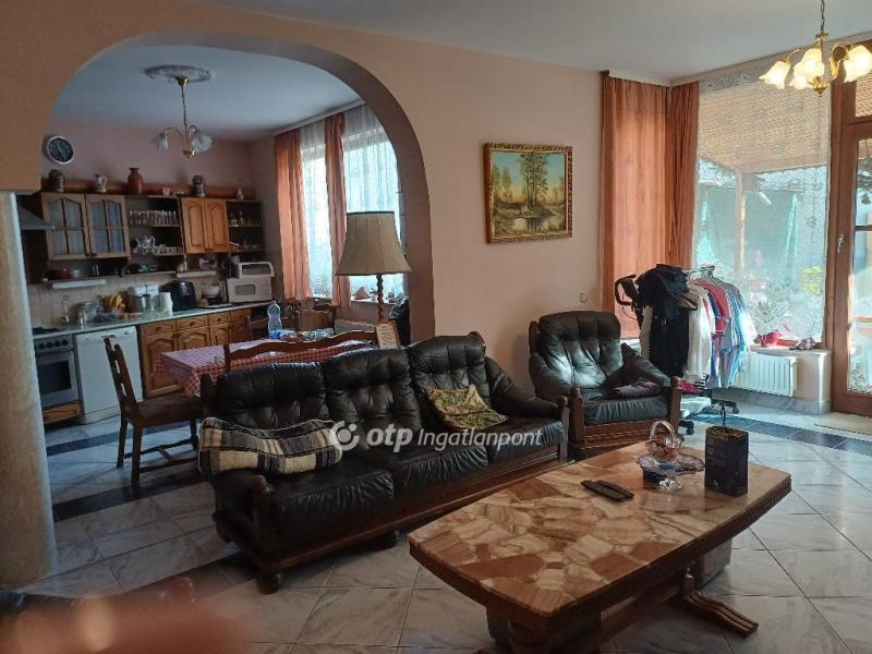 Eladó családi ház Eger