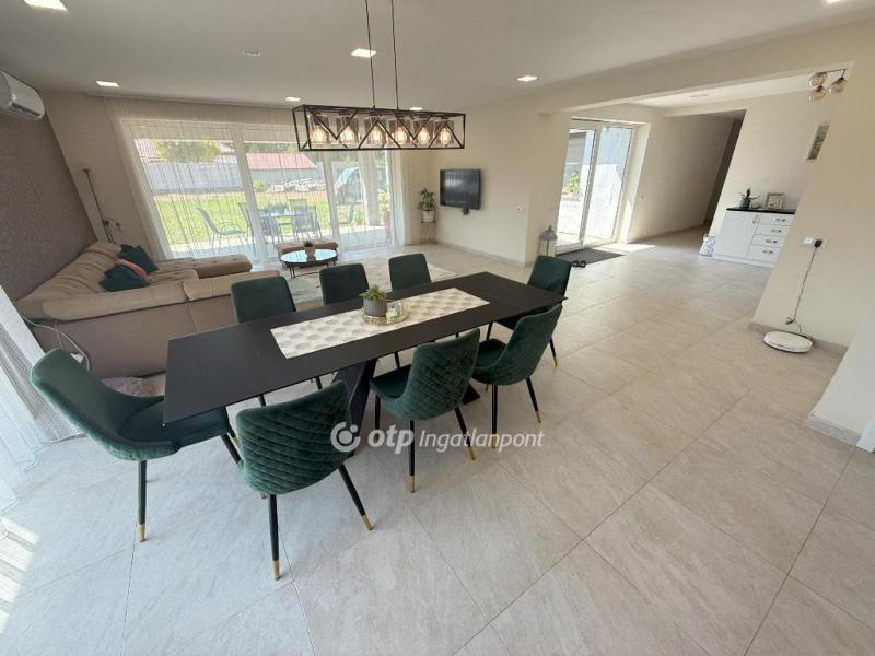 Eladó családi ház Lakitelek