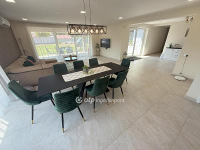 Eladó családi ház Lakitelek