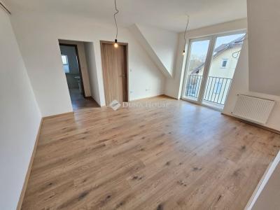 Eladó lakás Üllő