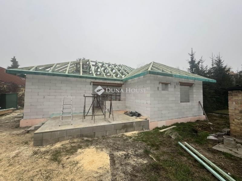 Eladó lakás Bicske