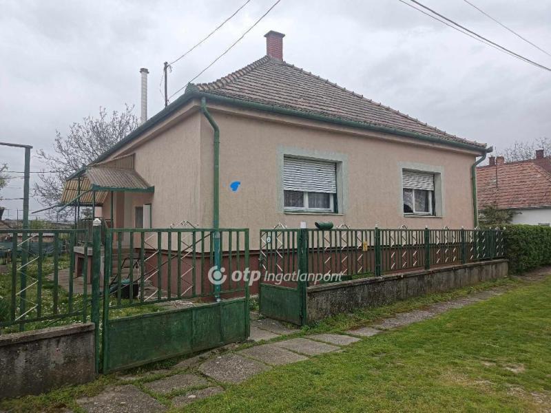 Eladó családi ház Simontornya