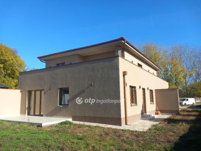 Eladó családi ház Debrecen